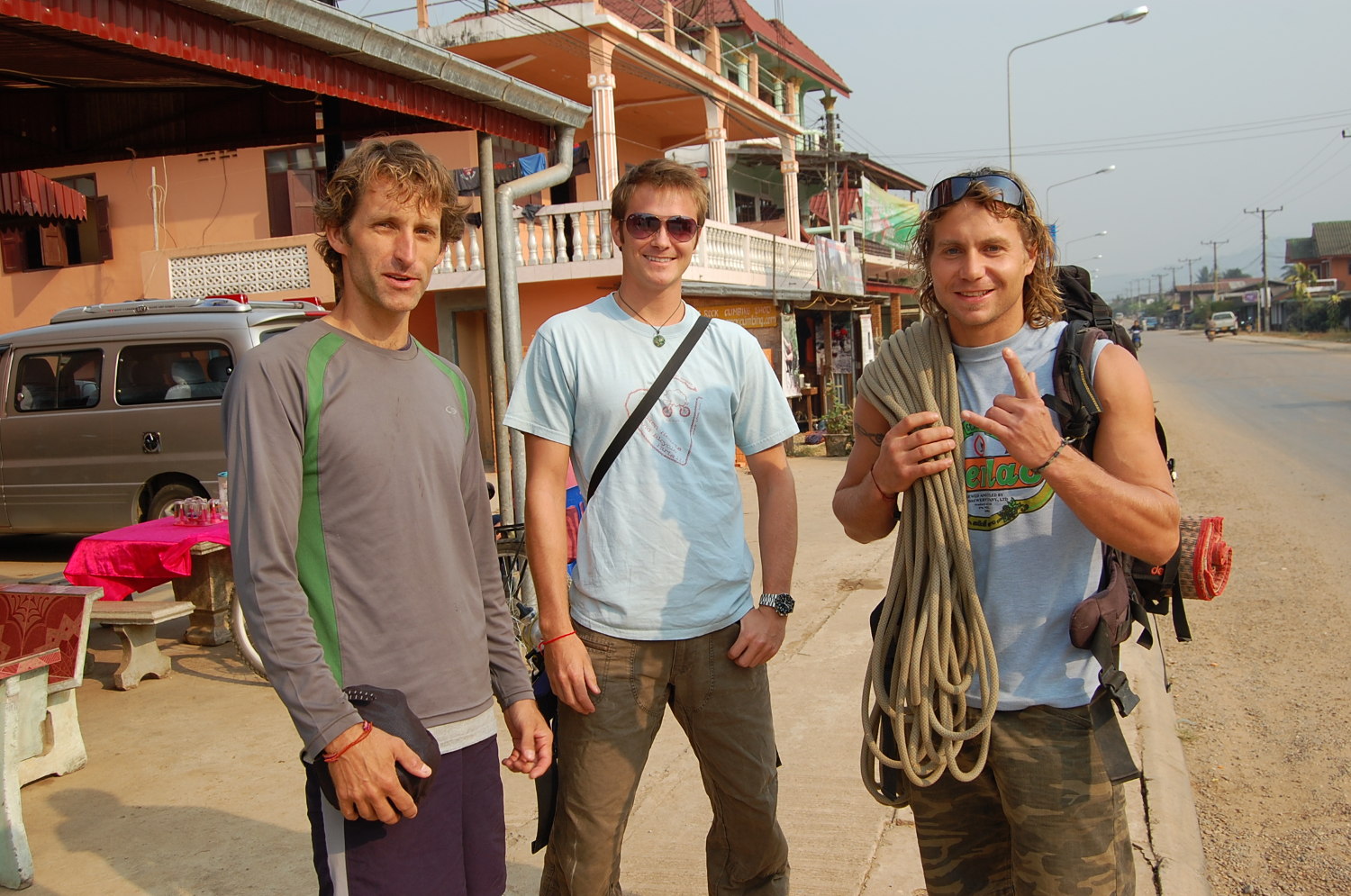 Энди и другие скалолазы отправились покорять горы Лаоса