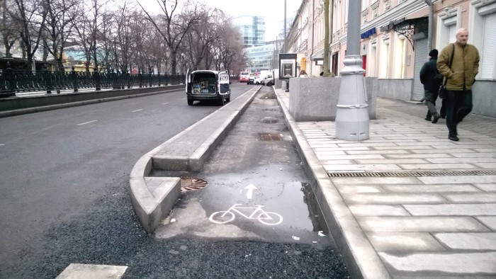 Новая велодорожка вдоль улицы Неглинная, Москва