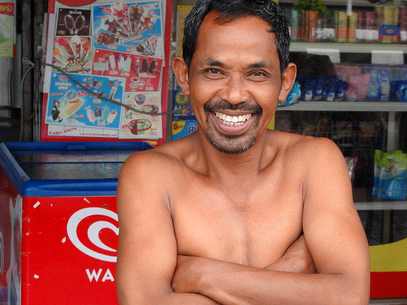 Шикарные зубы у местного жителя Чумпона Таиланд