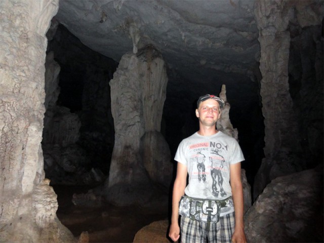 Сергей провел небольшую экскурсия по пещерам Ванг Вьенга
