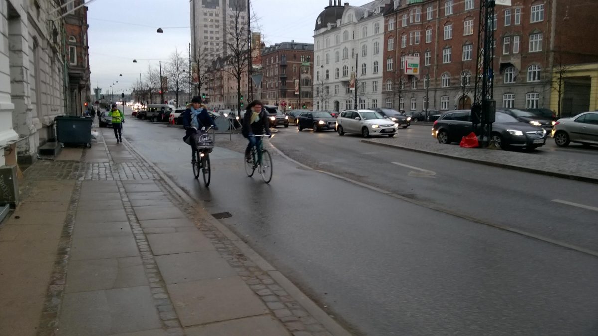 Опасно ли ездить в городе на велосипеде?