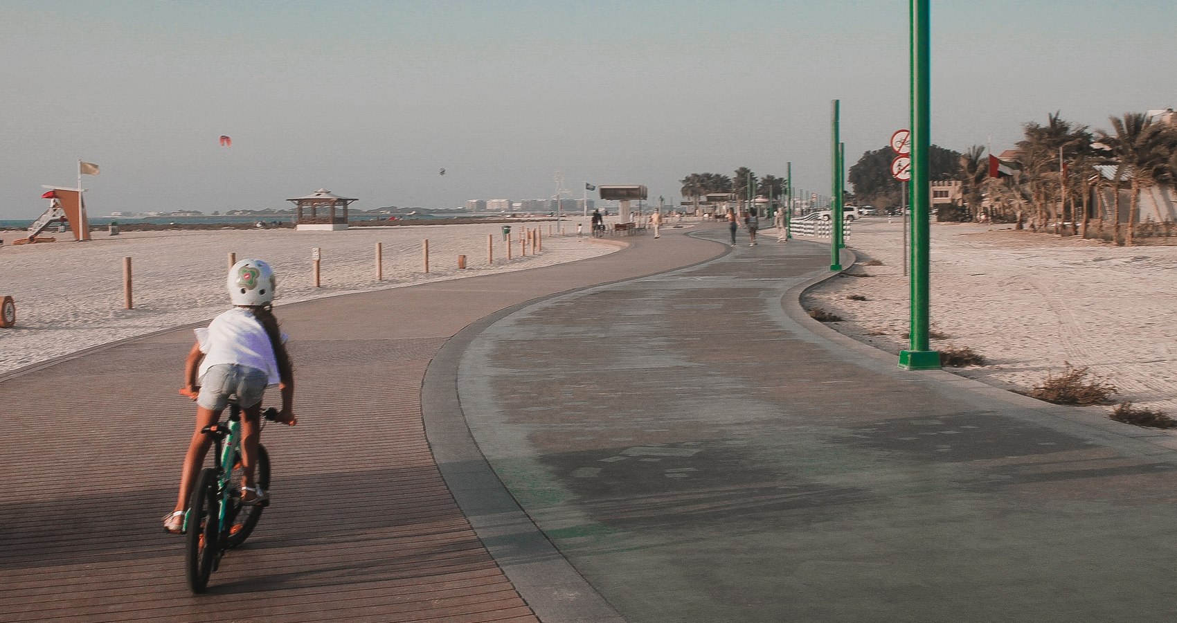 30 км велодорожек вдоль пляжей и канала в Дубае